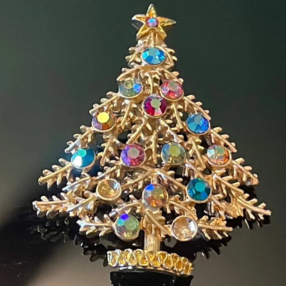 Brooch - Picture 1 of 6